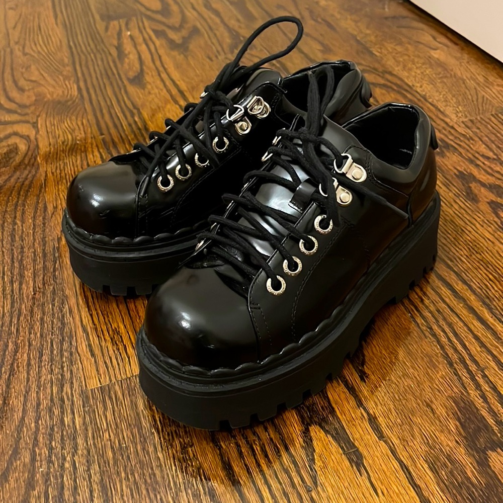UNIF Seek Shoe